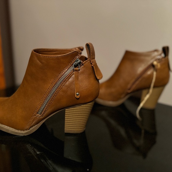 American Eagle Ankle Boots Size 7 - Picture 2 of 7